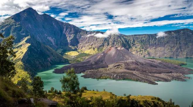 Pendaki Brasil yang Jatuh di Gunung Rinjani Ditemukan Meninggal Dunia, Netizen Brasil Salahkan Indonesia