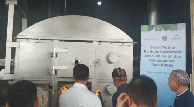 BLDF Bantu Pengelolaan Sampah di Kudus dengan Penyerahan Insinerator untuk Desa Jati Kulon dan Kedungdowo