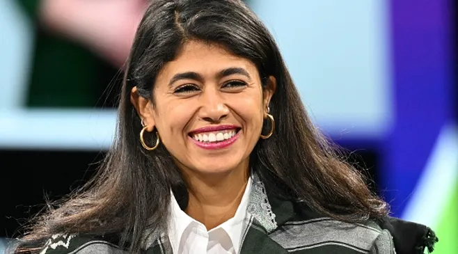 Profil Rima Hassan: Aktivis yang Memperjuangkan Pengakuan Palestina di Eropa
