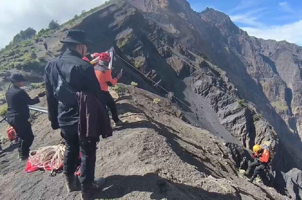 Cerita Haru Relawan SAR, Menginap di Jurang Rinjani Bersama Jasad Pendaki Brasil