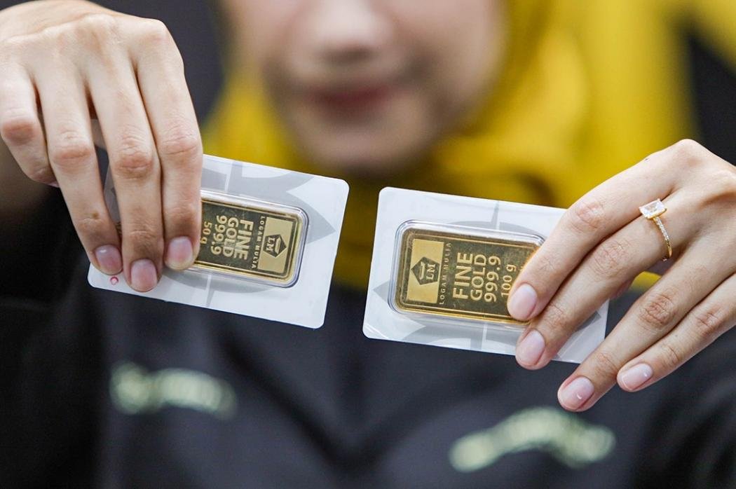 Harga Emas Antam Hari Ini Turun Rp8.000 usai Sempat Stagnan, Simak Selengkapnya!