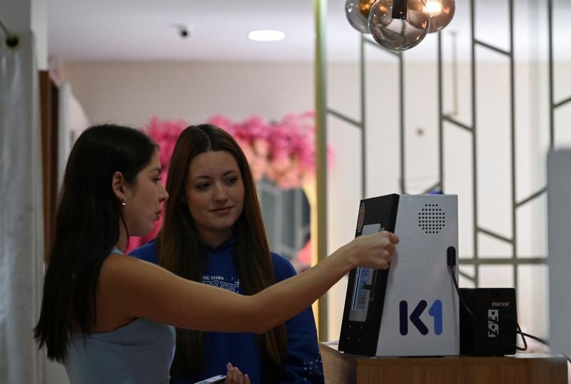 Mata uang kripto mulai populer di Bolivia seiring usaha kecil mencari alternatif mata uang