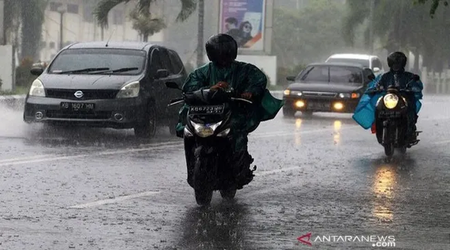 Peringatan Dini BMKG untuk Hujan Lebat pada 7-8 April 2025