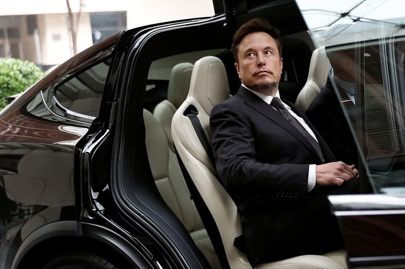 Sumber mengatakan, petinggi Tesla, orang kepercayaan Elon Musk, meninggalkan perusahaan