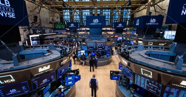 Deretan Saham Ini Melejit Usai Akusisi Bitcoin, Naik Hampir 8.000%