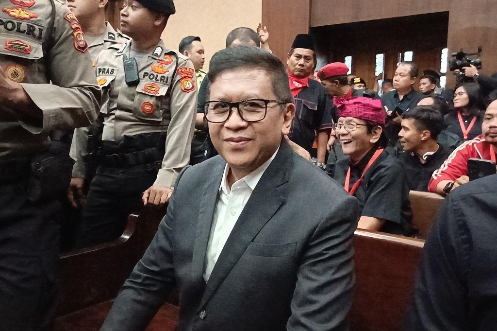 Penjelasan Hasto soal Selfie Bareng Djan Faridz dan Harun Masiku di MA