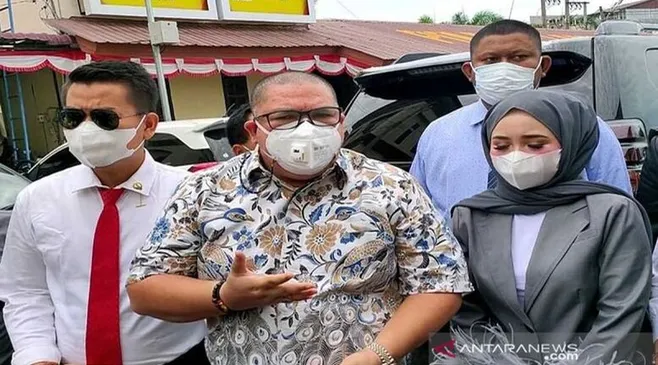 Sumpah Advokat Razman Nasution dan Firdaus Oiwobo Dibekukan Akibat Keributan di Sidang