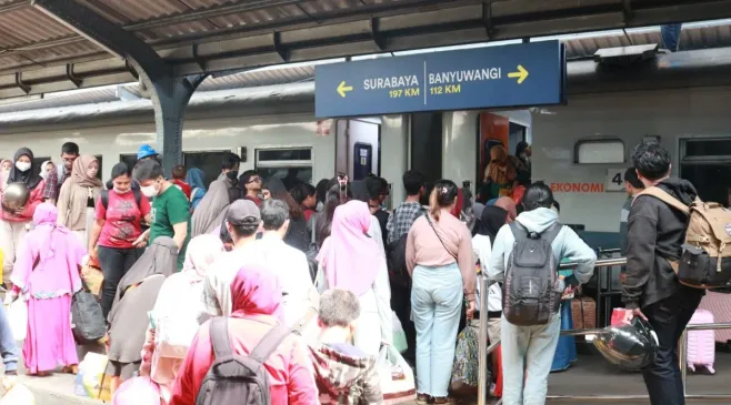 KAI Pastikan Tindak Tegas Calo Tiket Lebaran 2025, Minta Masyarakat Lapor