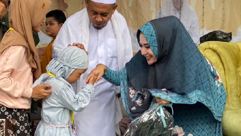 Ketua Harian DPP PJBN Ratu Ageng Rekawati Santuni Ratusan Anak Yatim di Pandeglang 