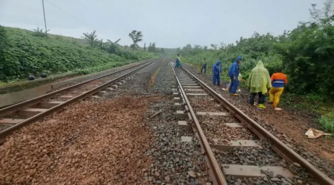 Banjir Batang Menghambat Enam Perjalanan Kereta Api di Jalur Utama