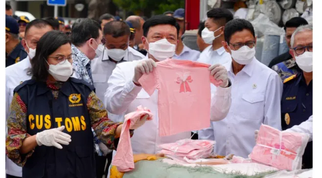 100 Hari Kerja Kabinet Prabowo-Gibran, Kemenkopolkam Gagalkan Barang Selundupan Senilai Rp3,7 Triliun