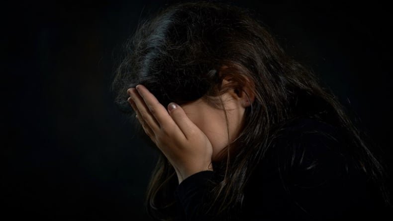 Curiga Pintu Kamar Dikunci, Ibu di Batam Intip Ayah Cabuli Anak Kandung