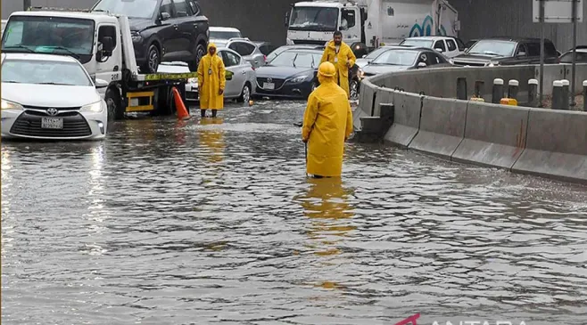 Arab Saudi Dilanda Banjir, Pemerintah Imbau Masyarakat Jauhi Area Rawan