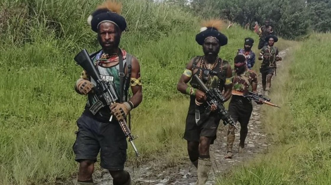 Baku Tembak Pecah di Papua Tengah, Pimpinan OPM Paling Bengis Wendanus Murib Tewas!
