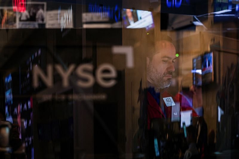Rekor S&P 500 didorong oleh kekuatan laba, meredanya kekhawatiran tarif