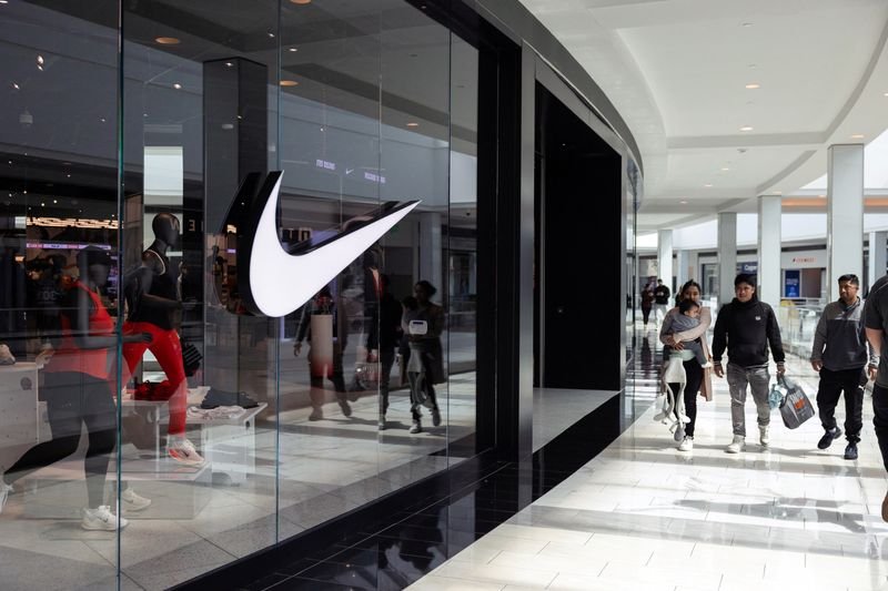 Nike menggalang upaya untuk mengatasi biaya tarif seiring dengan pemulihan yang mulai terbentuk