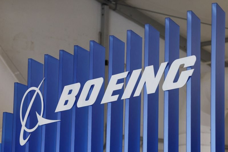 Perubahan positif Boeing 'harus memungkinkan penilaian ulang saham' kata Redburn
