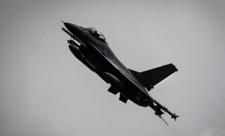 Pilot F-16 Ukraina Tewas saat Tangkis Serangan Udara Rusia
