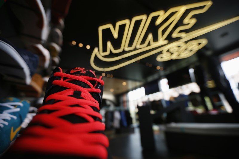 Nike, Lululemon Athletica dan Tesla naik sebelum pasar; CorMedix turun