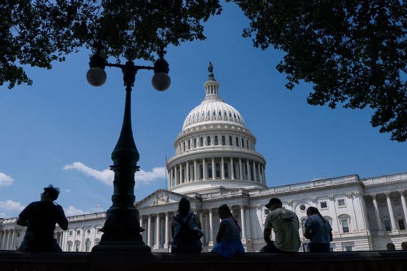 RUU pemotongan pajak dan belanja negara Trump berhasil melewati rintangan pertama di Senat AS
