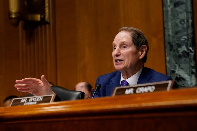 Demokrat Wyden mendesak Bessent untuk berkomitmen pada sanksi AS terhadap Rusia