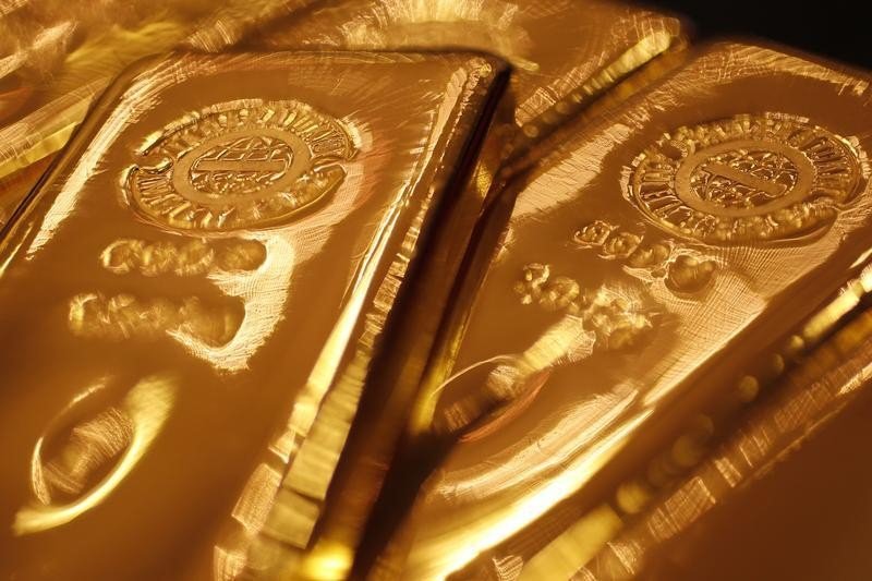 Harga emas mendekati level terendah dalam 4 minggu seiring berlanjutnya gencatan senjata Israel-Iran, inflasi PCE yang membayangi
