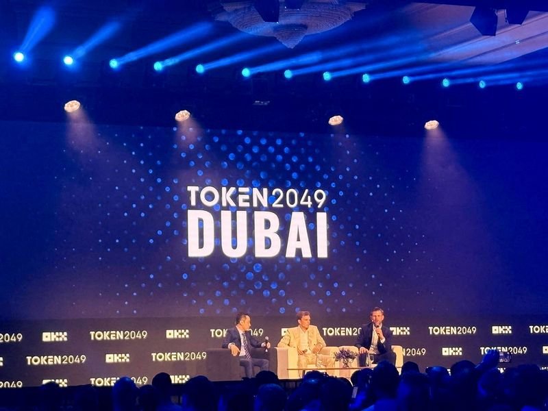 Dana UEA membeli token World Liberty milik Trump senilai $100 juta