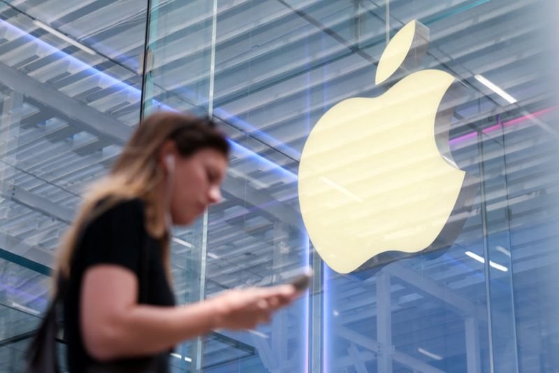Saham Apple: Analis menandai kekhawatiran AI, memperingatkan risiko penurunan menjelang pendapatan