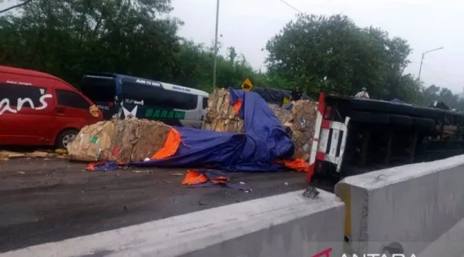 Kecelakaan Fatal Di Tol Cipularang KM 92, Truk Bermuatan Berat Rem Blong Jadi Penyebab