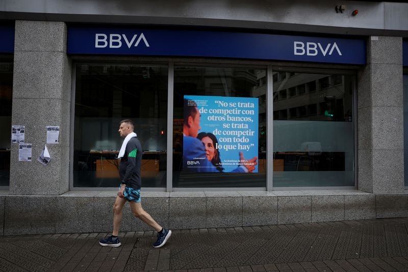 BBVA akan melanjutkan tawaran Sabadell meskipun ada persyaratan pemerintah