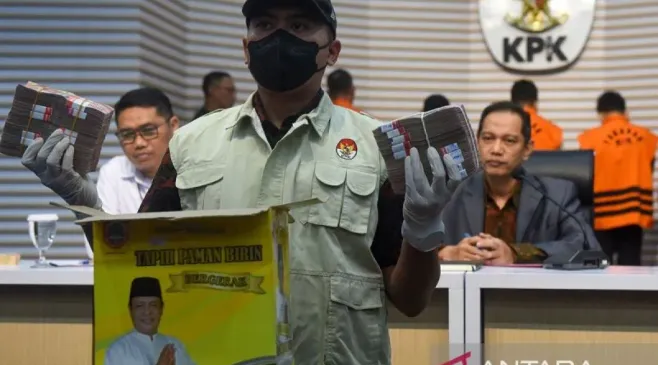 Gubernur Kalimantan Selatan Sahbirin Noor Tersangka, KPK Masih Cari Keberadaannya