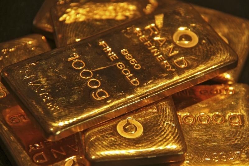 Harga emas melonjak karena ketidakpastian tarif sebelum batas waktu Trump