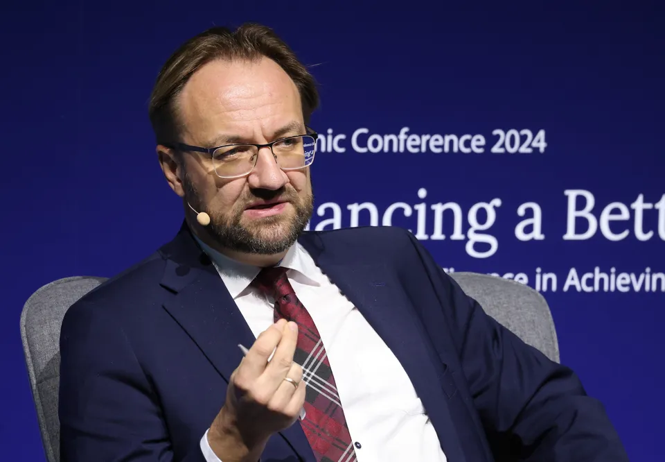 Simkus dari ECB Peringatkan Jalur Inflasi yang Rapuh Akibat Euro dan Energi
