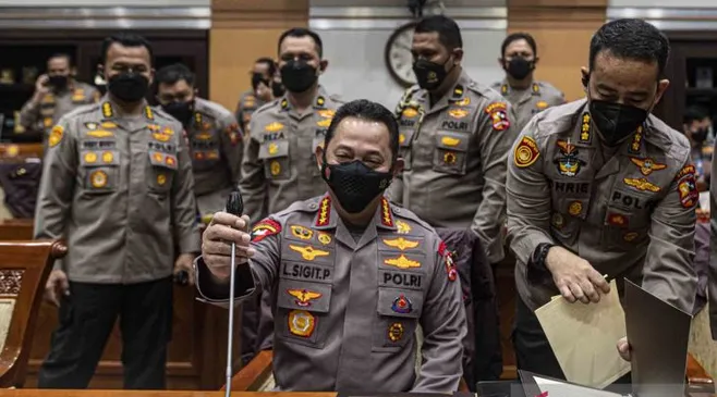 Gaduh Rapat Komisi III dan Kapolri: A. Sahroni dan Adies Kadir Larang Anggota Sebut Nama Kabareskrim dan Dirtipidum