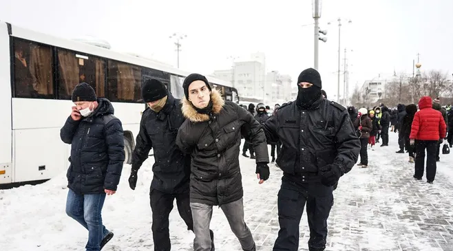 Warga Rusia Pilih Lari ke Luar Negeri atau Cari Cara Mematahkan Lengan Daripada Dikirim ke Ukraina
