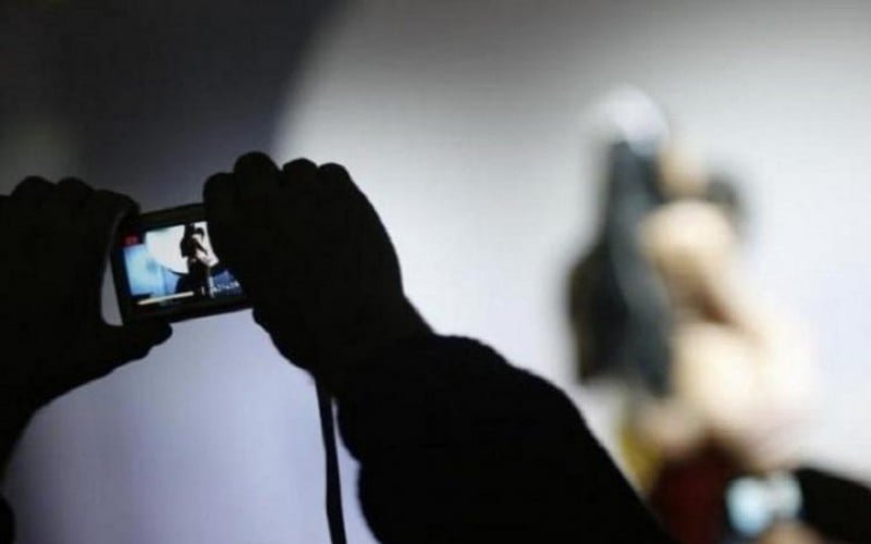 Ngeri! Polisi Temukan 6 Video Porno Pesinetron MR dengan Pacar Sesama Jenisnya