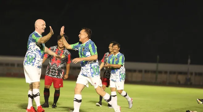 Pesan Tersembunyi PSSI di Balik Fun Football Iwan Bule Cs dengan Presiden FIFA yang Dikecam Netizen