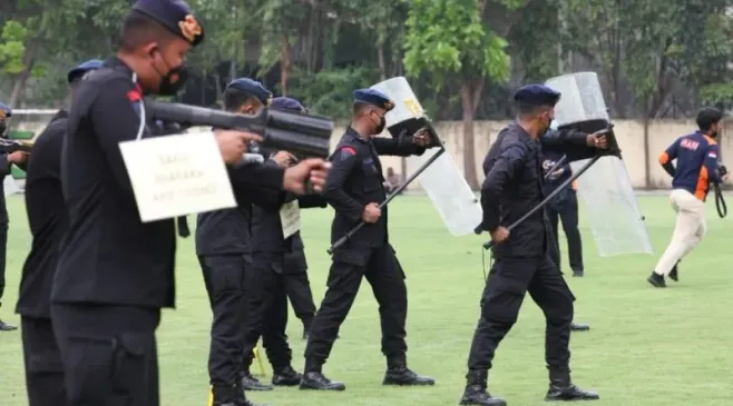 Tiga Polisi Jalani Rekonstruksi Kanjuruhan, Kok Gak Ada Tembakan Gas Air Mata ke Tribun Penonton?