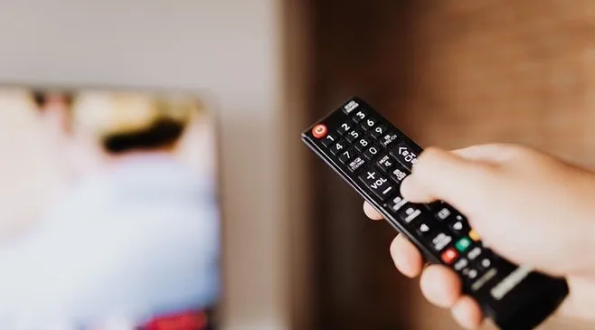Bagi Mereka TV Analog Seperti Teman, Mengapa Pemerintah Mendikte Kenikmatan Warganya?