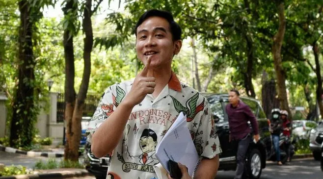 Gibran Akan Copot Baliho Terima Kasih Pak Jokowi di Solo: Melanggar Aturan