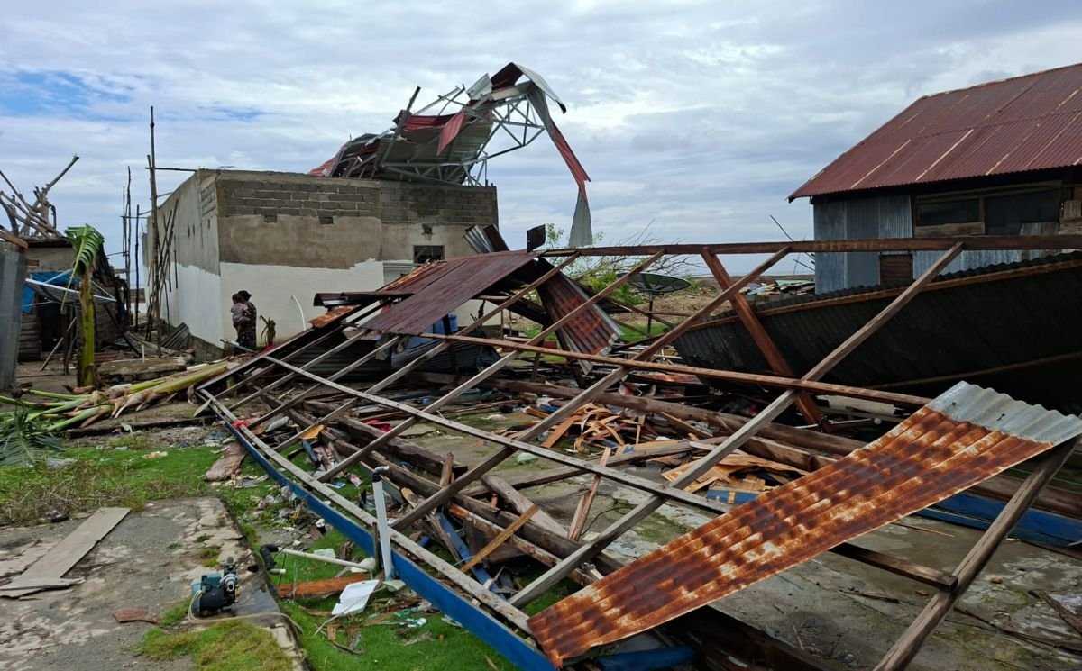 Kolaka Utara Diterjang Angin Kencang, Belasan Rumah dan Perahu Nelayan Rusak Parah