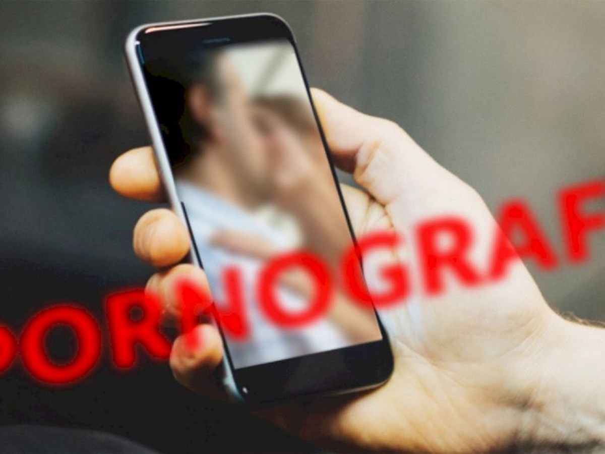 Terkuak, Ada 6 Video Porno Pesinetron MR Bareng Pacar Sesama Jenis