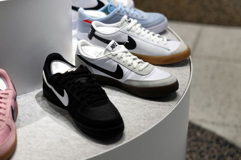 Saham Nike dan perusahaan ritel lainnya naik karena kesepakatan dagang Trump dengan Vietnam untuk mengurangi tarif