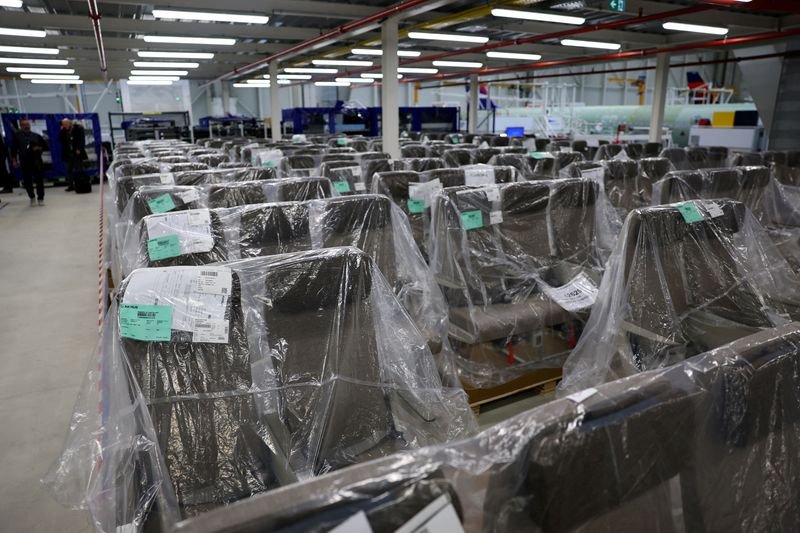 Di dalam krisis industri kursi pesawat yang menunda pengiriman jet