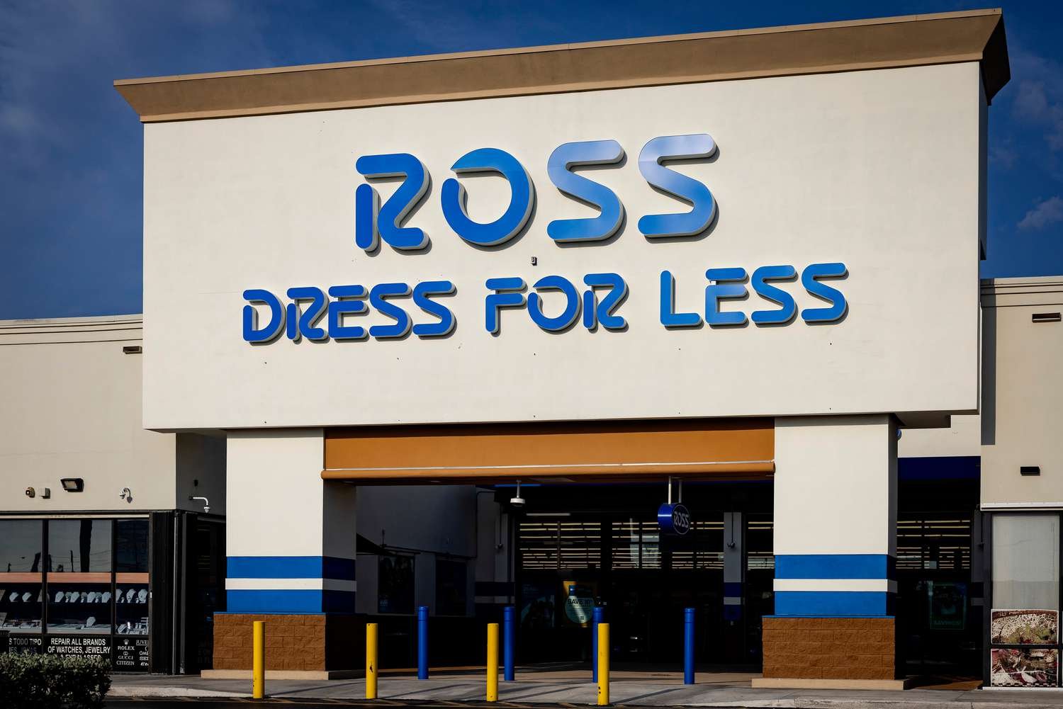 Saham Ross Stores naik setelah Jefferies menaikkan peringkatnya karena kesenjangan valuasi