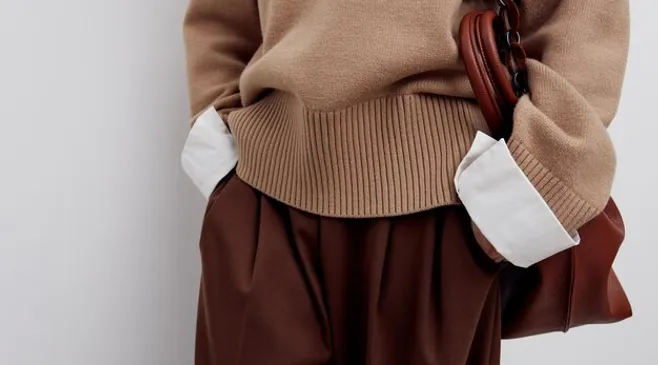 Ide Outfit Warna Cokelat Mahogany yang Diprediksi Jadi Tren Baju Lebaran Tahun Ini