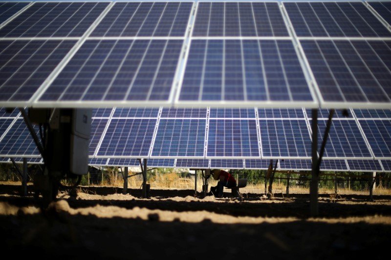 Saham energi terbarukan menguat seiring Senat AS mencabut pajak cukai