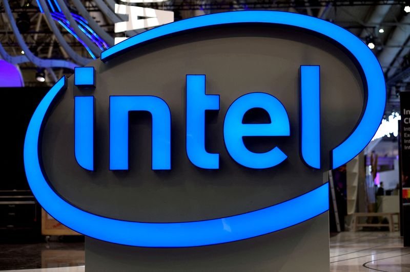 CEO baru Intel pertimbangkan perombakan pabrik untuk raih klien besar
