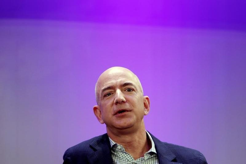 Bezos menjual saham Amazon senilai $737 juta pada bulan Juni; berencana menjual lebih besar