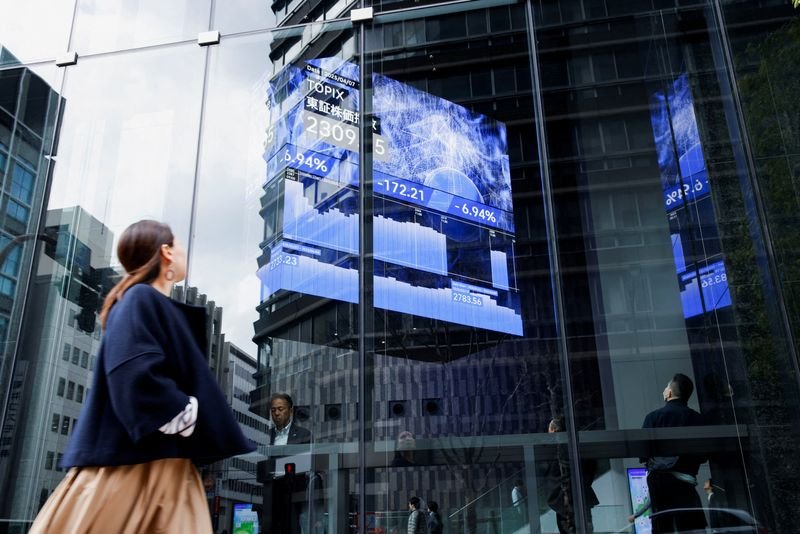 Saham anjlok, imbal hasil AS naik seiring data dan komentar Powell yang diukur